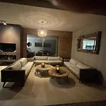 La K, Du Ruppione Villa