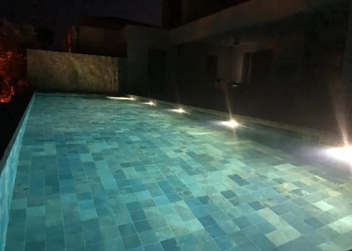 La K, Du Ruppione Villa *